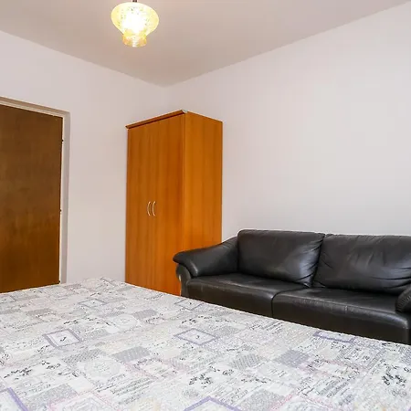 Apartman Surjan *